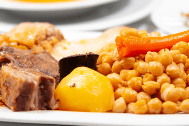 Comer cocido madrileña en Aluche Madrid